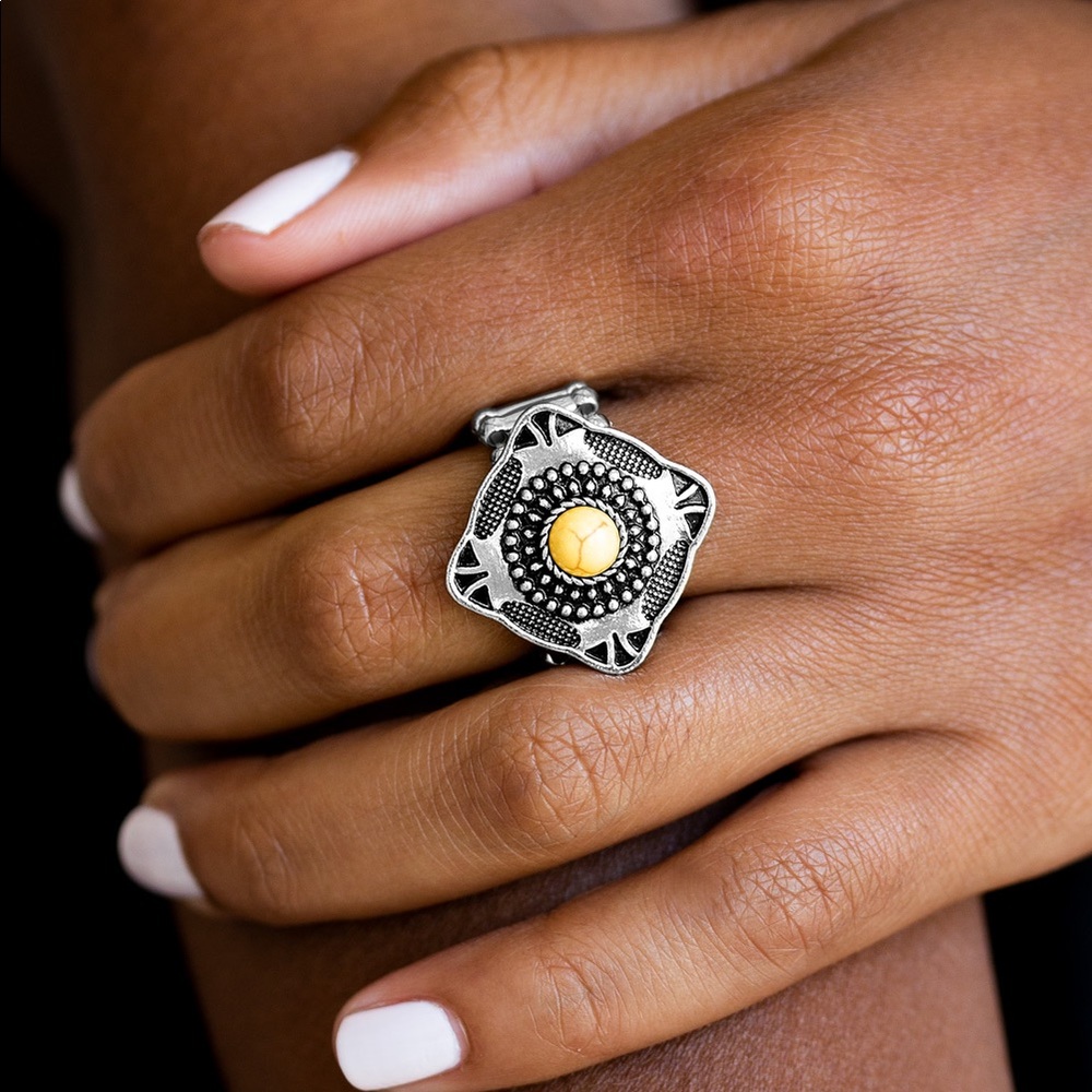 Four corners fashion yellow ring